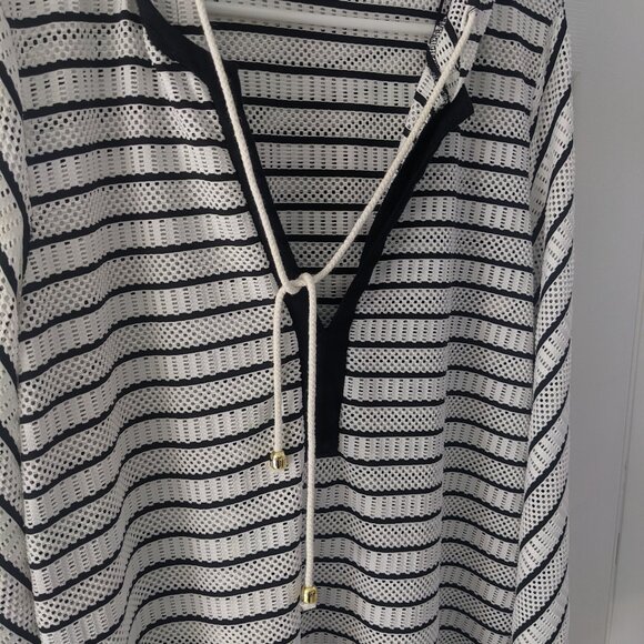Striped pool coverup, black and white, size large - Picture 3 of 8